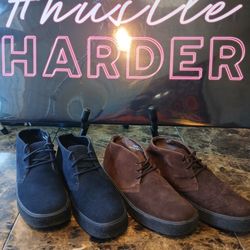 Player Mens 9.5 shoe bundle new condition 2 pairs

The Player Mens Shoes Size 9.5 Brown and Blue Bundle of 2 Pairs are stylish athletic sneakers desig