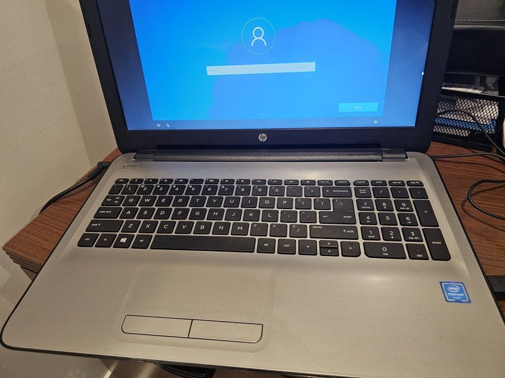 Laptop HP Pavilion TPN-C125 Laptop 15.6" i5-5200U 2.20GHz 4GB RAM 500GB SSD Win10 Home