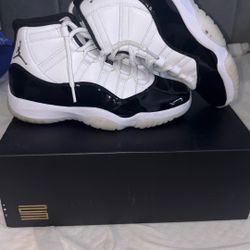 AIR JORDAN 11 RETRO (White/Metallic Gold Black) 