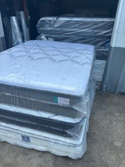 Queen size mattress and box spring