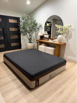 Like new Zinus mattress