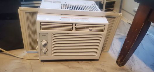 TCL air conditioner like new 5000 btu