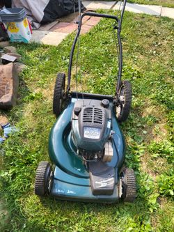 Craftsman 6.75 horsepower 22 inch cut self-propelled front-wheel drive in good condition Ready to Mow