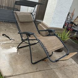 Folding Lounge Chair With Mini Umbrella