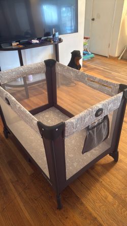 Brand new open box play pen