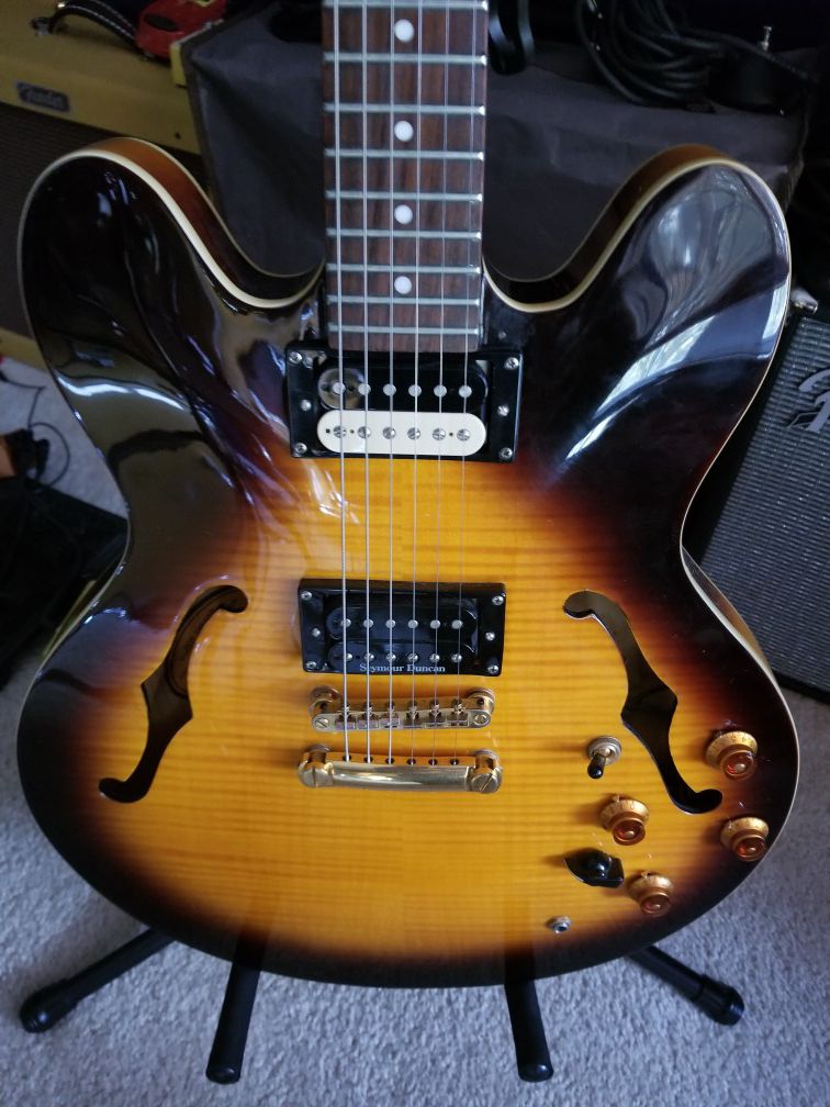 Epiphone Dot deluxe archtop electric guitar