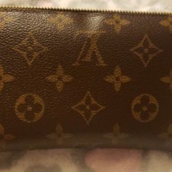 Louis Vuitton Zippy Wallet