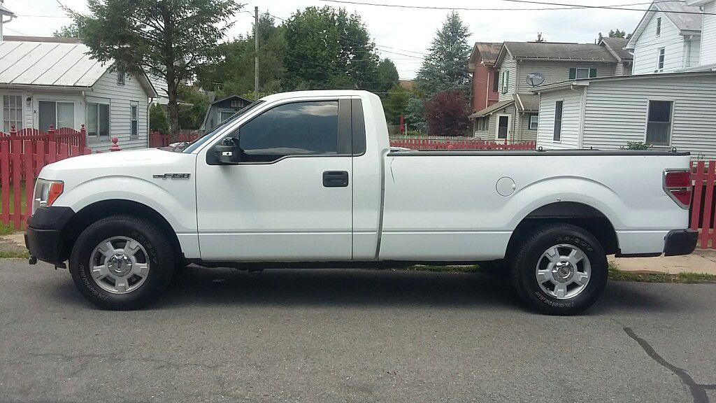2010 Ford F150 XL 8ft.,162 miles .2 wheel drive, leather,AC, Runs new,, $5,80O0 0BO. Serious Inquiries, 8 cylinder,4.6 Triton.