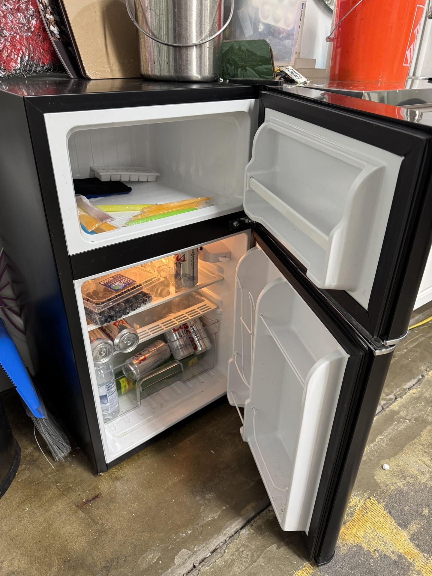 Mini Fridge, Magic Chef 3.2 Cu/ft Retro Fridge And Freezer