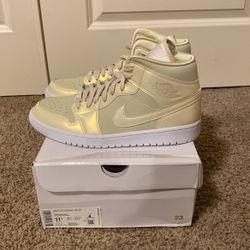 Nike Air Jordan 1 MID Women’s Size 11.5