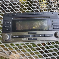 Clarion Subaru Stereo Model PF-2945A-A Radio, CD Player