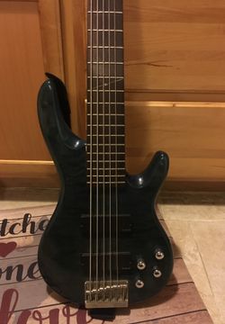 6 strings Alvarez Base guitar