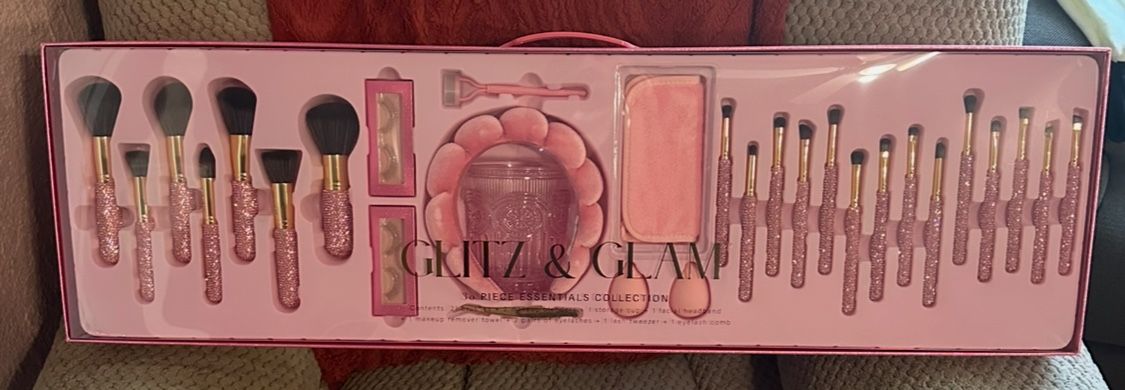 Glitz & Glam -30 Piece Essentials Collection