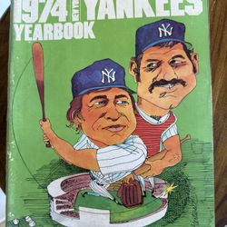 1974YANKEE YEAR BOOK