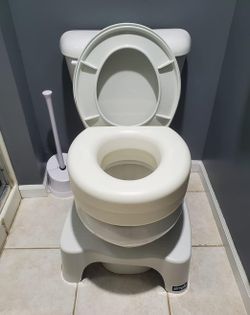 HealthSmart Portable Elevated 5" Toilet Seat Riser For ROUND Toilets. NEW!