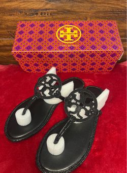 ✨Tory Sandals✨