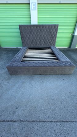 Luxury Queen Velvet Tufted Bed with Storage Bench