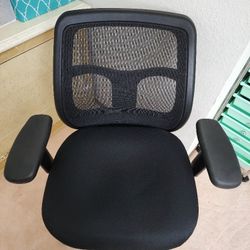 Adjustable Office Chair With Footrest 