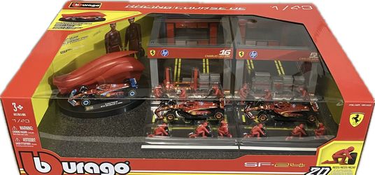 Bburago 1:43 Deluxe Ferrari F1 Racing Paddock Set: 3 Cars, Pit Crew, 20pc