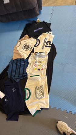 UNIQLO Boys Shirts Size 7 130