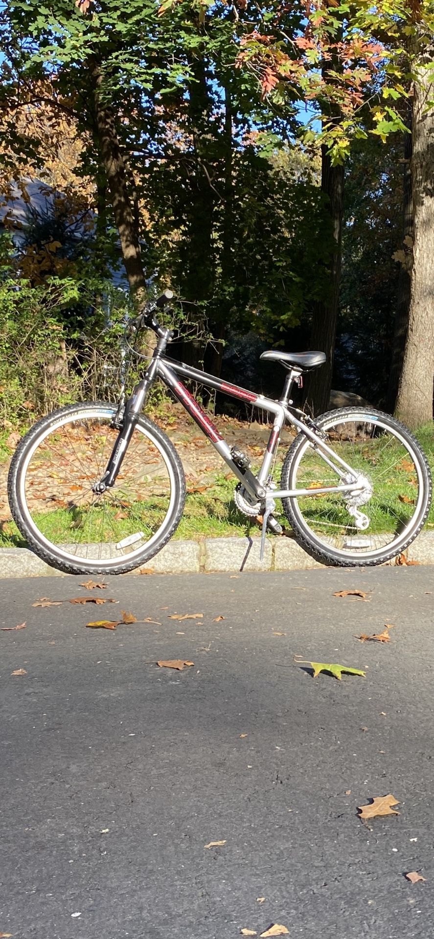 26” TREK 3900 21 Speed Mountain Bike Bicycle Mint Like New Condition