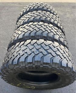 285/70/17 falken Selling a set of 4 tires in excellent condition 🫡