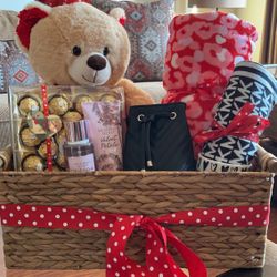 Valentine’s Day Luxury Basket 