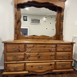 Wood Beautiful Dresser With Mirror 