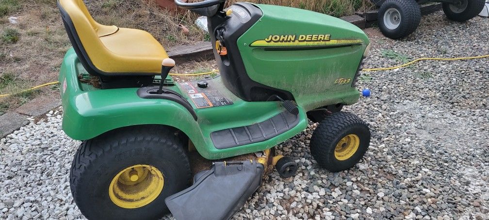 John Deere Lt133 Lawn Tractor