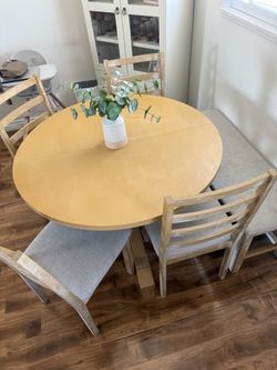 Round Wood Dining Table with 4 Chairs