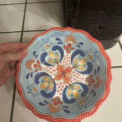 Hard Plastic Plates W/ Design 