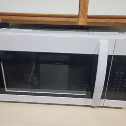 Microwave White 1550w 2023 Used Only 1 Time 