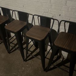 4 Bar Stools 