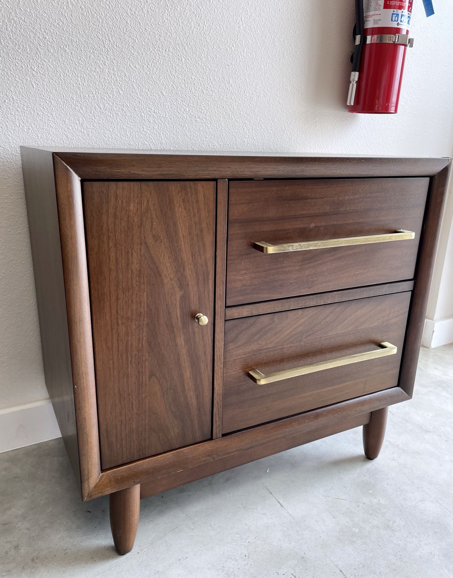 WAREHOUSE CLEARANCE | Marina Del Ray Nightstand with Power
