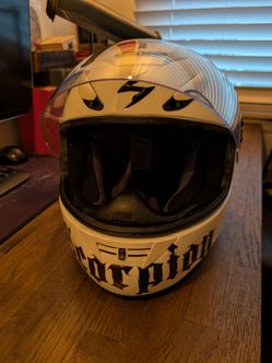 Scorpion chameleon motorcycle helmet L