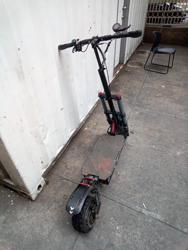 Electric ScooterElectric scooter spare parts. This scooter has no battery. And there is no air in the rear wheel. I don't know what the condition of t