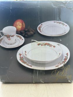 Holiday 21 Piece Dish Set