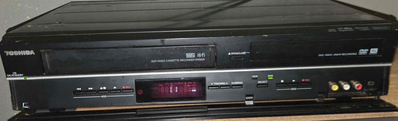 Toshiba DVR620KU DVD / VHS VCR Recorder Combo with HDMI Out