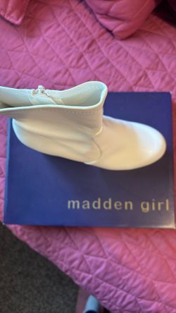 Pretty Boots Brand New Size 8