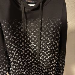 Lv sweater