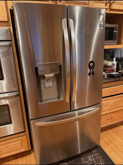 LG French Door Refrigerator/Freezer LIKE NEW