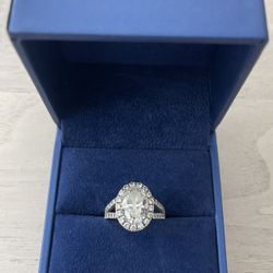 Stunning 3.12 ct Oval Center Stone Diamond Ring