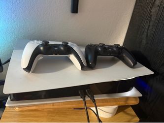 Ps5 disc edition and 2 controllers