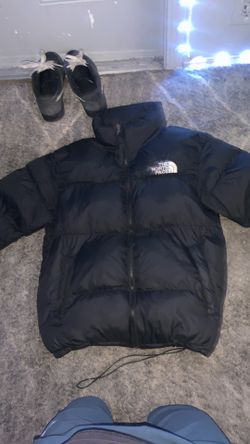 North face puffer hoodie used but in good condition I ether want 50 or 60