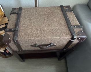 Haverty’s Trunk Coffee Table + Matching End Table – Set