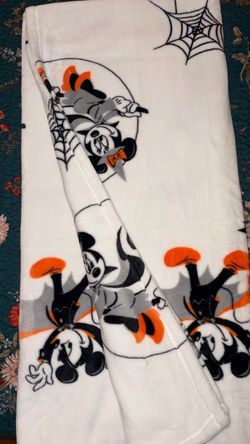 Disney Mickey & Minnie Mouse Halloween blanket