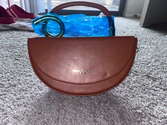 Fashion & Bags Leather Minimalist Half-Moon Saddle Bag - Cognac Brown