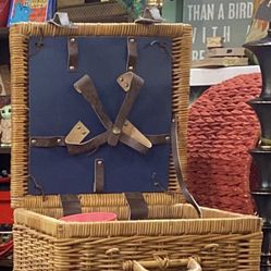 Vintage Picnic Basket 