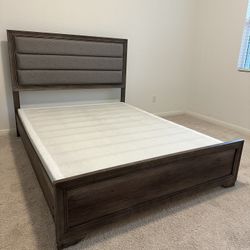 Rooms To Go Queen Bed + Mattress Foundation
