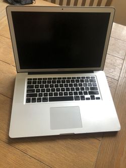 2010/2011 MacBook Pro 15 inch 2.66Ghz i7 8GB RAM 500GB Hard Drive Good Condition
